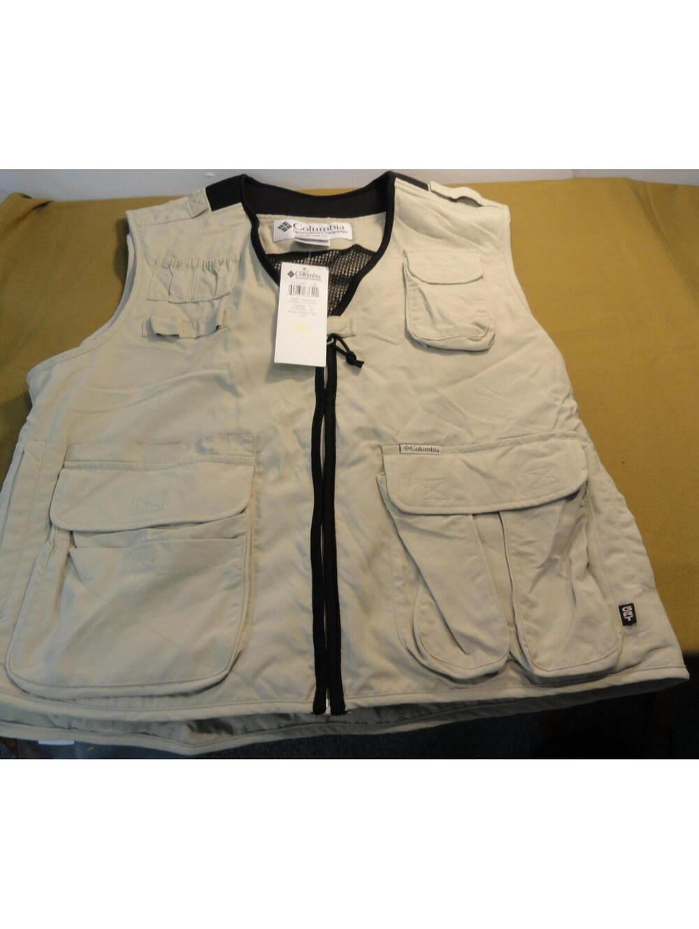 NEW DESIGNER COLUMBIA SPORTSWEAR CO FISHING HIKING KAYAK  TAN VEST UNISEX LARGE